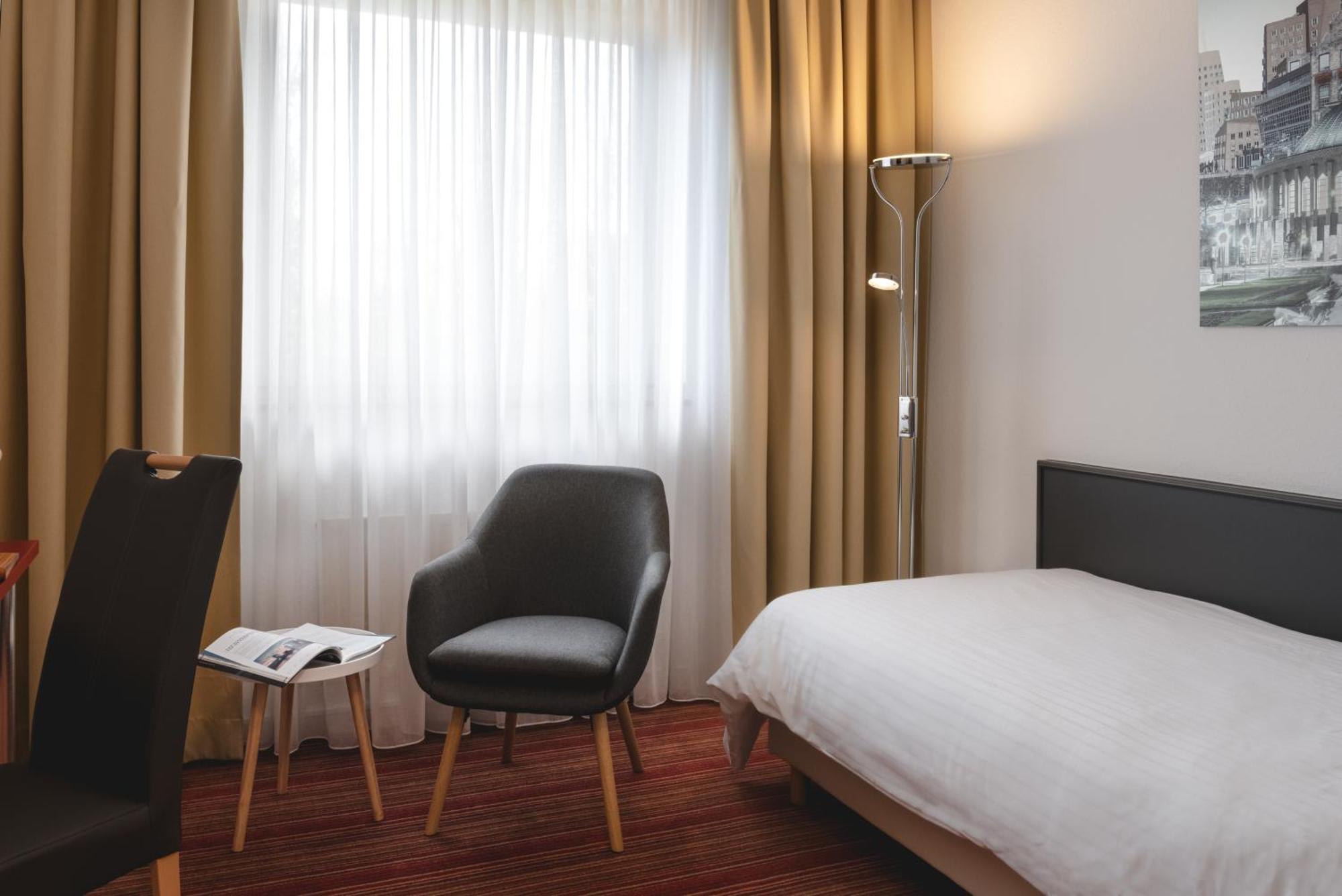 Hotel Astra Дюссельдорф Экстерьер фото