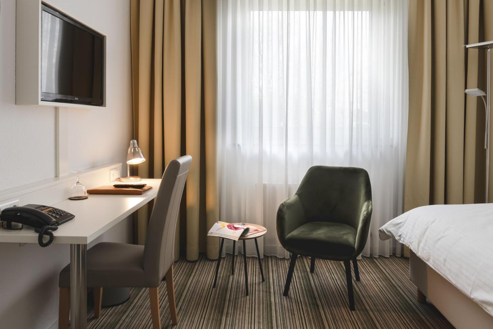 Hotel Astra Дюссельдорф Экстерьер фото