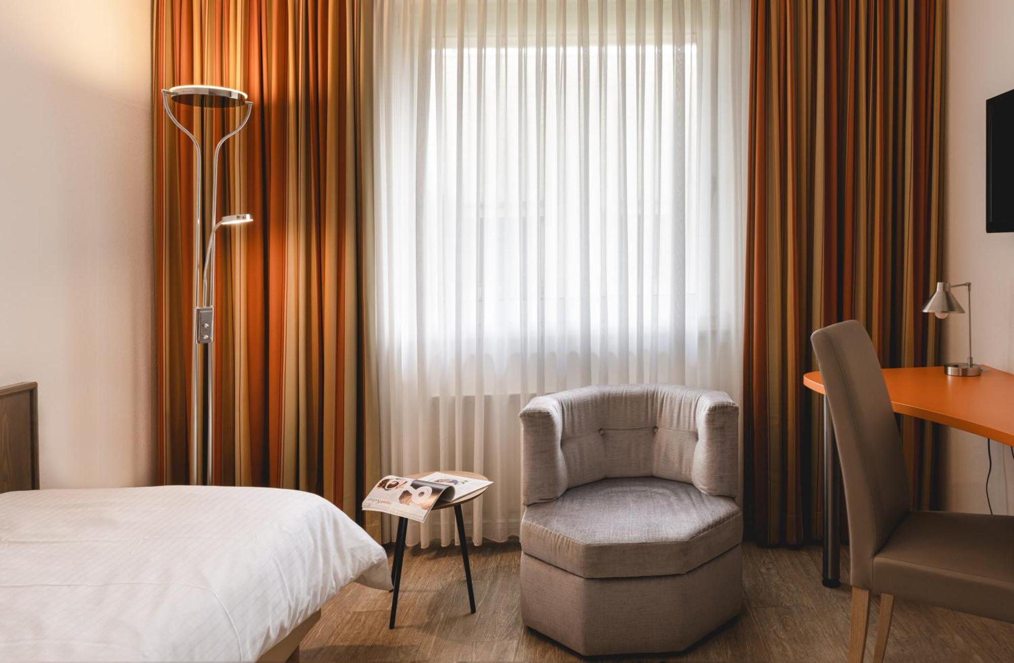 Hotel Astra Дюссельдорф Экстерьер фото